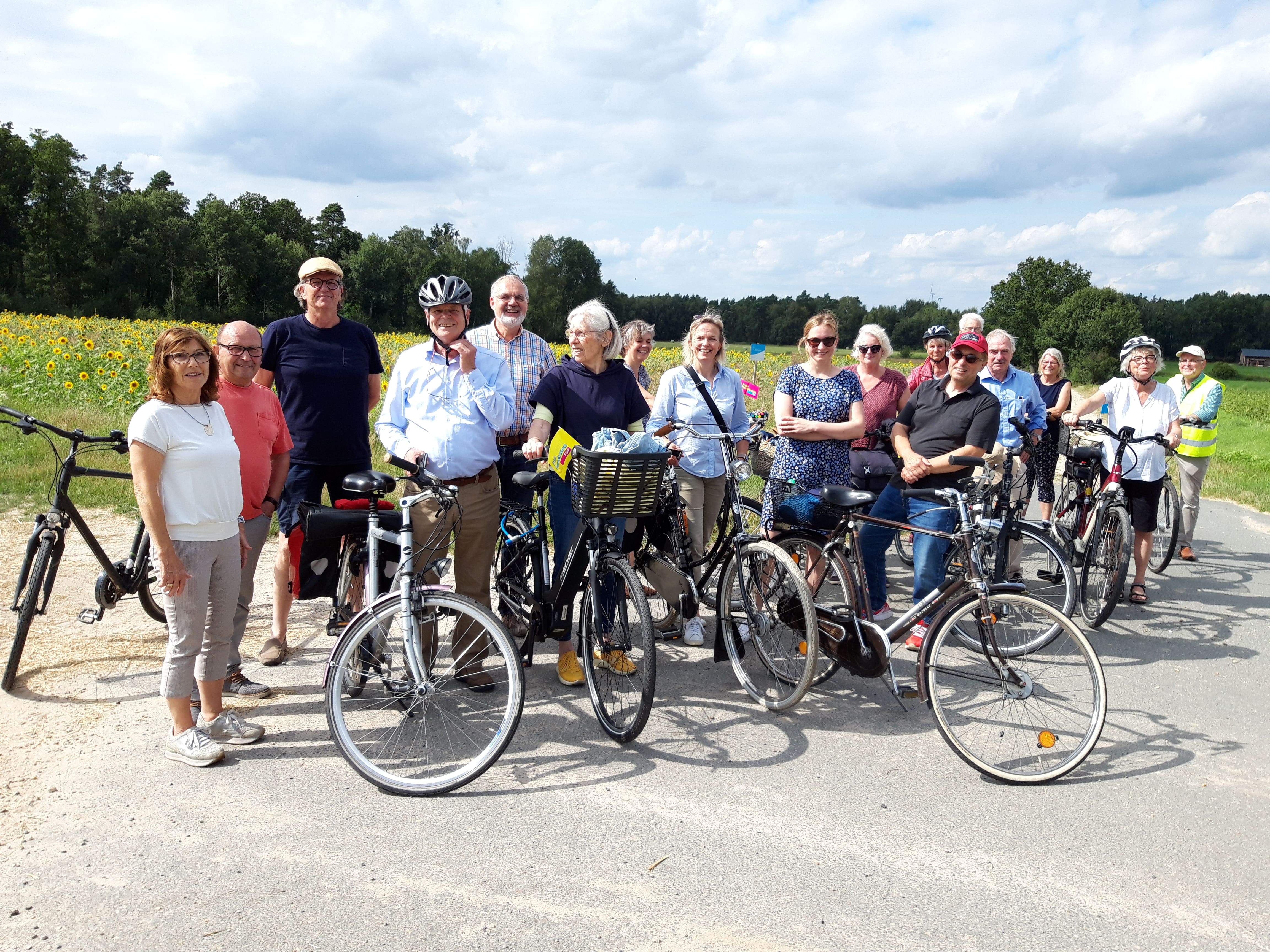 19 Freie Demokraten per Fahrrad unterwegs